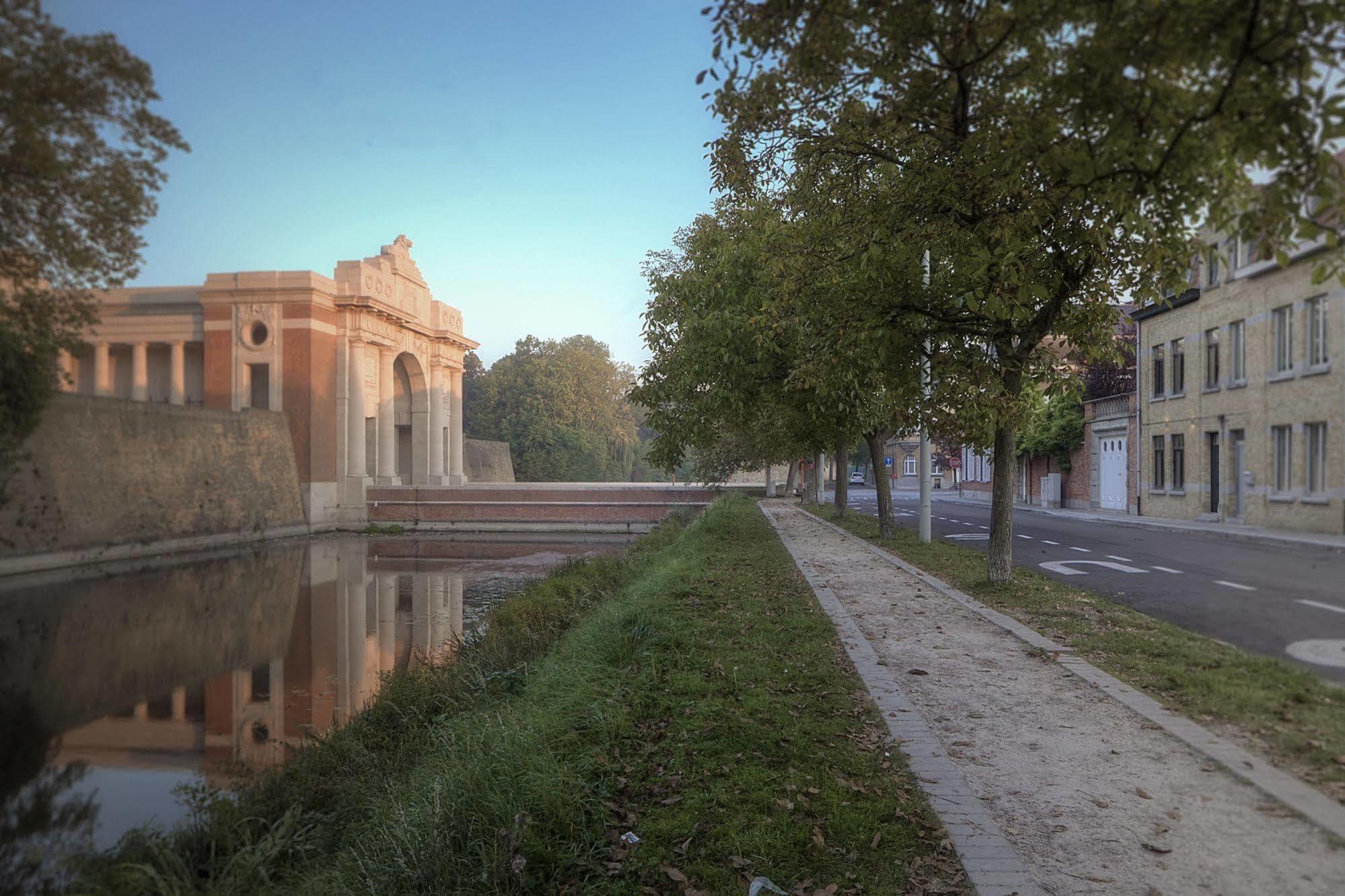 イープル Menin Gate Houseヴィラ エクステリア 写真